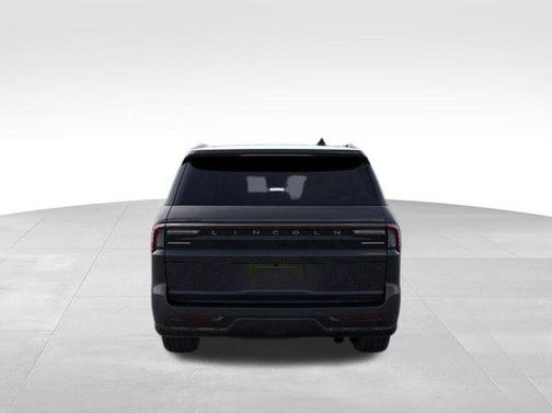 Infinite Black Metallic Clearcoat 2026 Lincoln Navigator Reserve