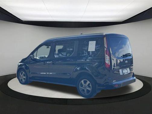 2022 Ford Transit Connect Titanium w/Rear Liftgate