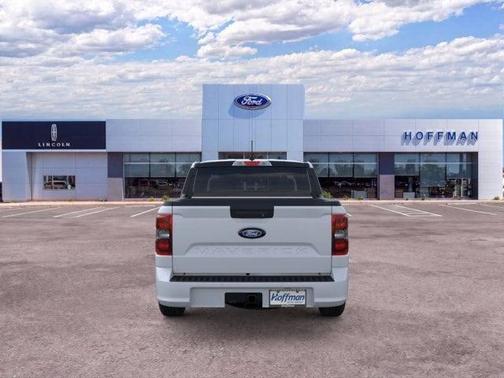 Space White Metallic 2026 Ford Maverick Lobo Standard