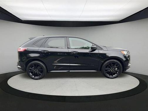 2022 Ford Edge ST Line