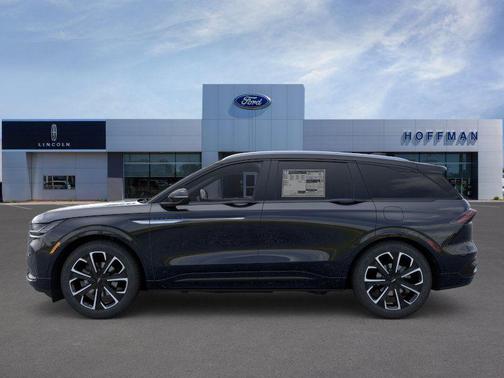 Infinite Black Metallic Clearcoat 2026 Lincoln Nautilus Reserve