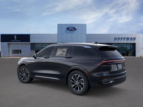Infinite Black Metallic Clearcoat 2026 Lincoln Nautilus Premiere