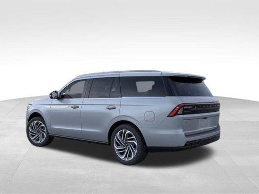 Gray Mist Metallic Tri-Coat 2026 Lincoln Navigator Reserve