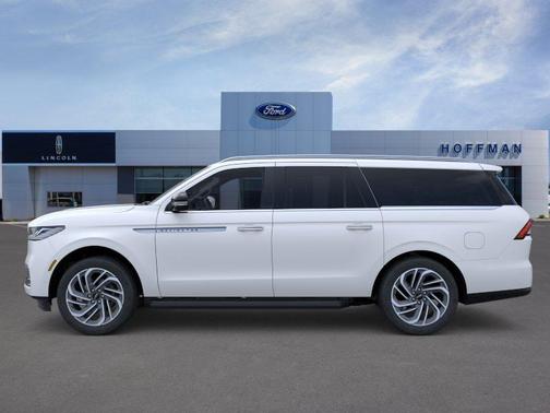 Pristine White Metallic Tri-Coat 2026 Lincoln Navigator Premiere