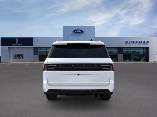 Pristine White Metallic Tri-Coat 2026 Lincoln Navigator Premiere