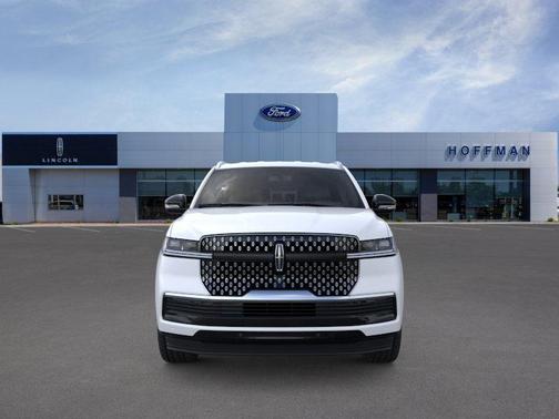 Pristine White Metallic Tri-Coat 2026 Lincoln Navigator Premiere