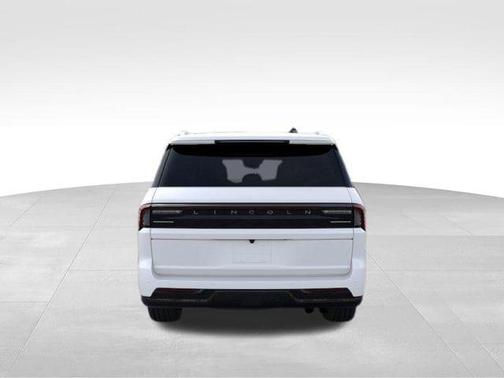 Pristine White Metallic Tri-Coat 2026 Lincoln Navigator Premiere