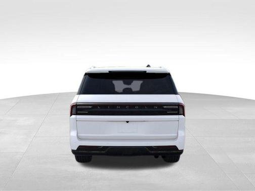 Star White Metallic Tri-Coat 2026 Lincoln Navigator Premiere