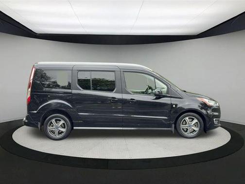 2022 Ford Transit Connect Titanium w/Rear Liftgate