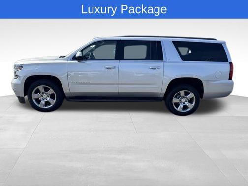Silver Ice Metallic 2019 Chevrolet Suburban LT