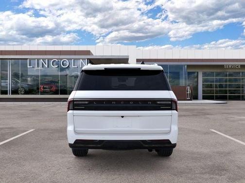 Star White Metallic Tri-Coat 2026 Lincoln Navigator Black Label