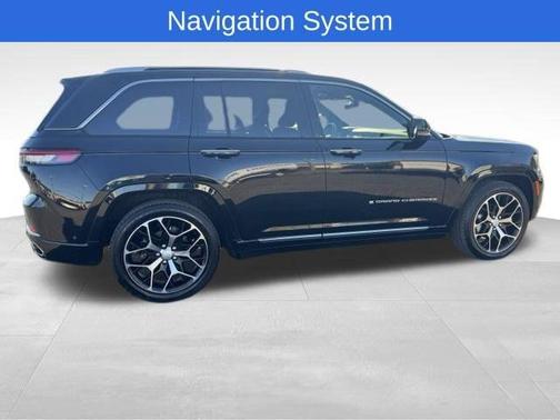 Diamond Black Crystal Pearlcoat 2023 Jeep Grand Cherokee Summit