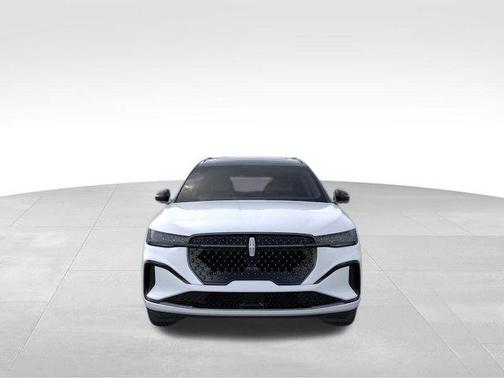 White Platinum Metallic Tri-Coat 2026 Lincoln Nautilus Black Label