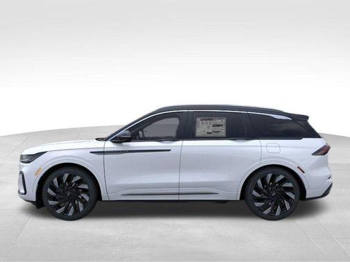 White Platinum Metallic Tri-Coat 2026 Lincoln Nautilus Black Label