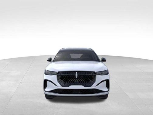 White Platinum Metallic Tri-Coat 2026 Lincoln Nautilus Black Label