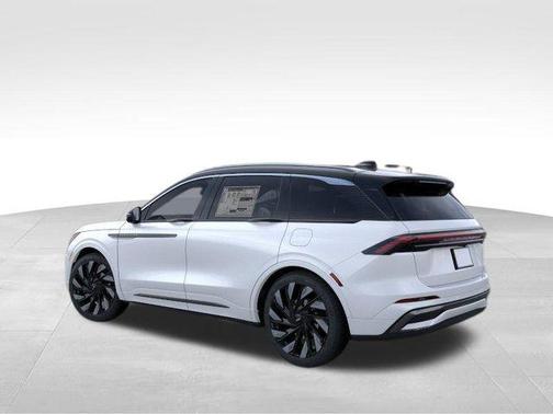White Platinum Metallic Tri-Coat 2026 Lincoln Nautilus Black Label