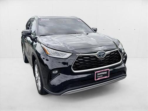 2023 Toyota Highlander Hybrid Platinum