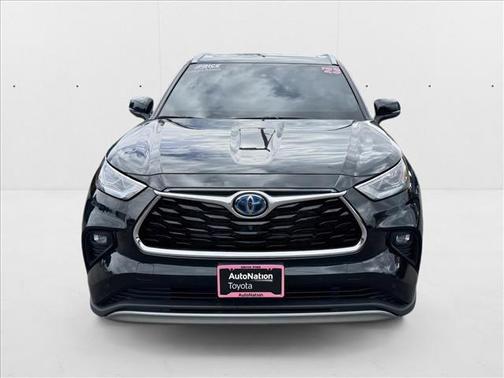 2023 Toyota Highlander Hybrid Platinum