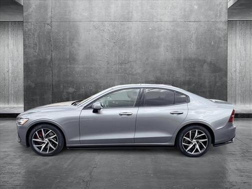 2019 Volvo S60 T6 Momentum
