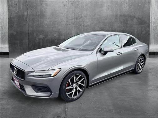 2019 Volvo S60 T6 Momentum