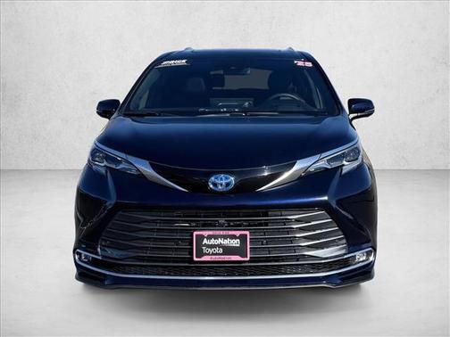 2025 Toyota Sienna Platinum