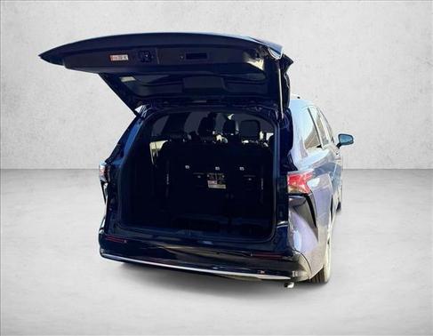 2025 Toyota Sienna Platinum