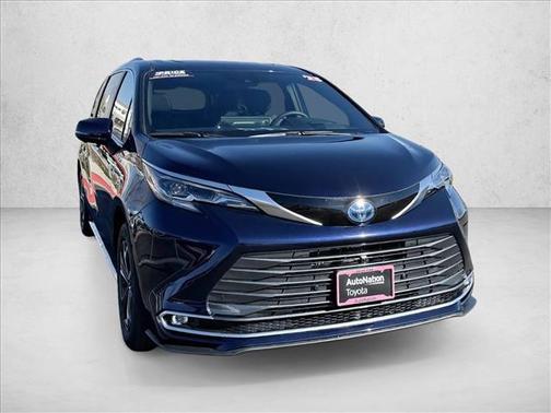 2025 Toyota Sienna Platinum