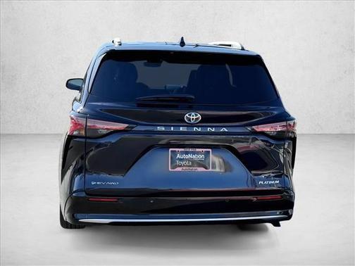 2025 Toyota Sienna Platinum