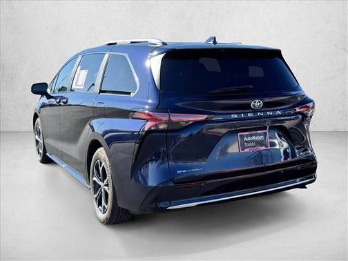 2025 Toyota Sienna Platinum