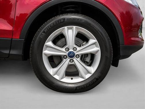 Ruby Red Metallic Tinted Clearcoat 2015 Ford Escape SE