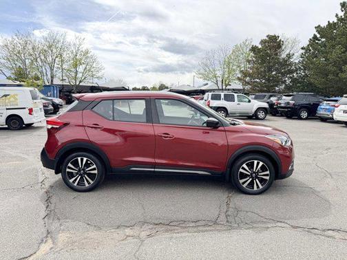 2019 Nissan Kicks SR
