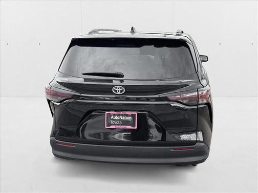 2023 Toyota Sienna XLE 8 Passenger