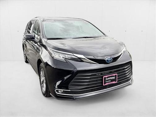 2023 Toyota Sienna XLE 8 Passenger