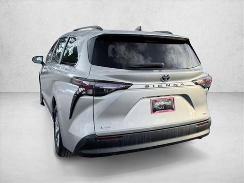 2025 Toyota Sienna XLE