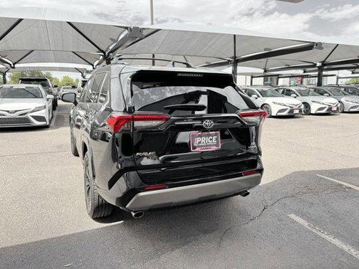 2022 Toyota RAV4 Hybrid SE