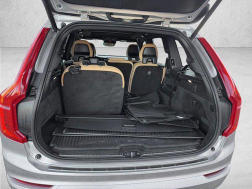 Silver 2019 Volvo XC90 T6 Momentum