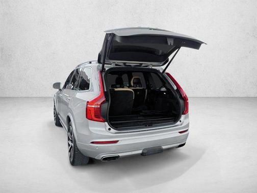 Silver 2019 Volvo XC90 T6 Momentum