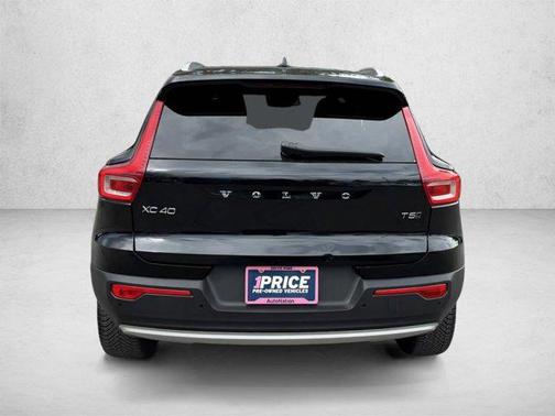 Onyx Black Metallic 2019 Volvo XC40 T5 Momentum