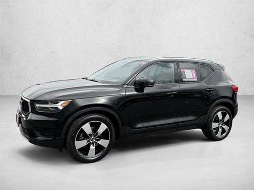 Onyx Black Metallic 2019 Volvo XC40 T5 Momentum