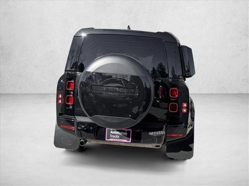 2024 Land Rover Defender 110 P400 X-Dynamic SE