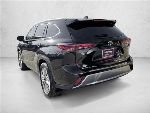 2025 Toyota Highlander Platinum