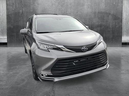 2022 Toyota Sienna XLE