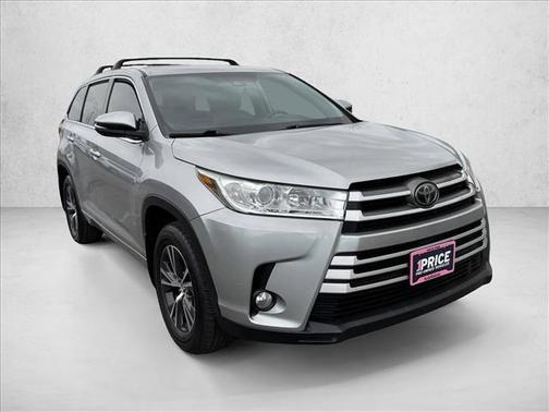 Celestial Silver Metallic 2018 Toyota Highlander LE Plus
