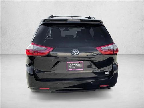 2020 Toyota Sienna XLE
