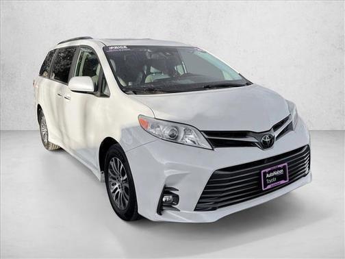 2020 Toyota Sienna XLE