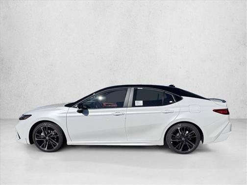 Wind Chill Pearl w/Midnight Black Metallic Roof 2026 Toyota Camry XSE
