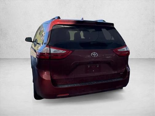2019 Toyota Sienna LE