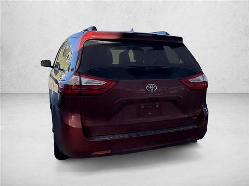 2019 Toyota Sienna LE