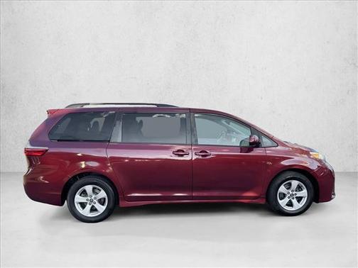 2019 Toyota Sienna LE