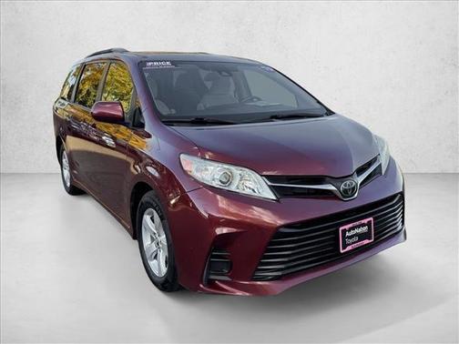 2019 Toyota Sienna LE